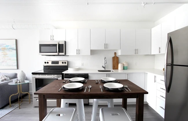 Photo - 270 E Spadina Rd