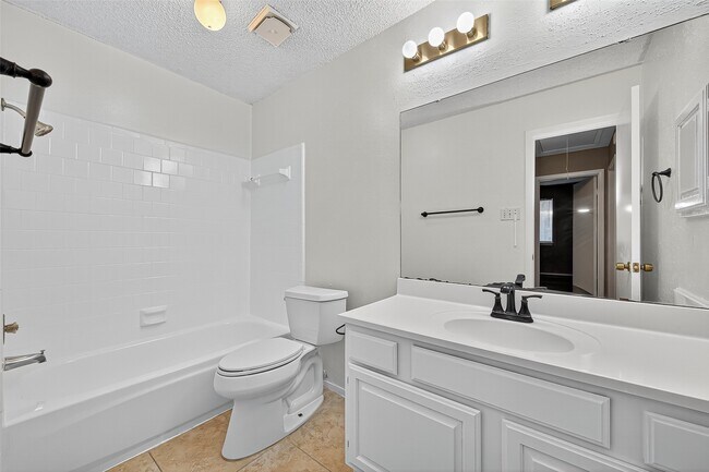 Building Photo - 16355 Sierra Grande Dr