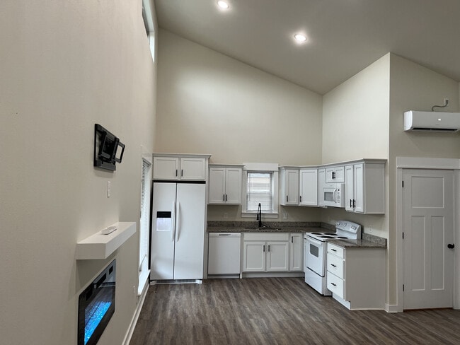 Building Photo - 7002 Old Tom Box Rd Unit C Rental