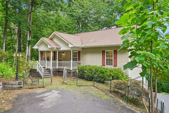 Photo - 166 Mount Royal Dr