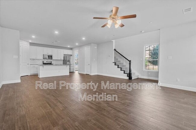 Photo - 815 Ponds Edge Ln