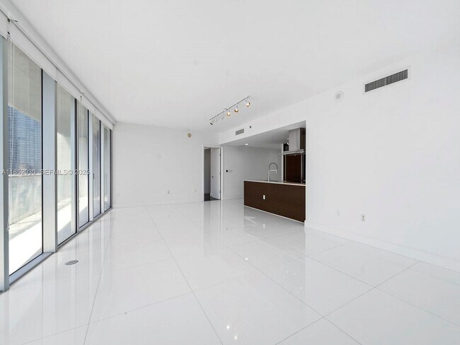 Photo - 495 Brickell Ave Unidad 1801