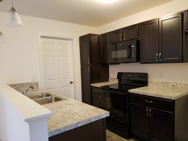 Photo - Hummelstown, 2 Bedroom 2 Bath Garden Home!