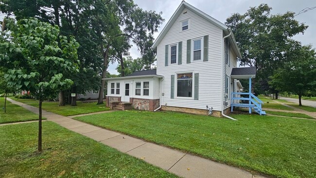 Building Photo - 903 W Conger St Rental