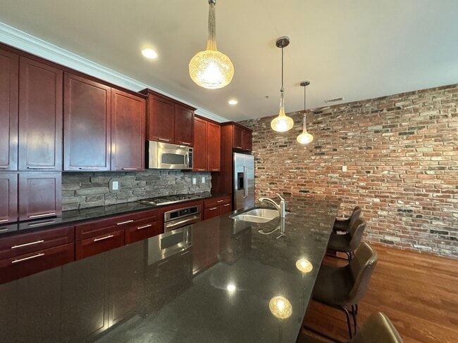 Photo - 2929 McGee Trfy Unit 200