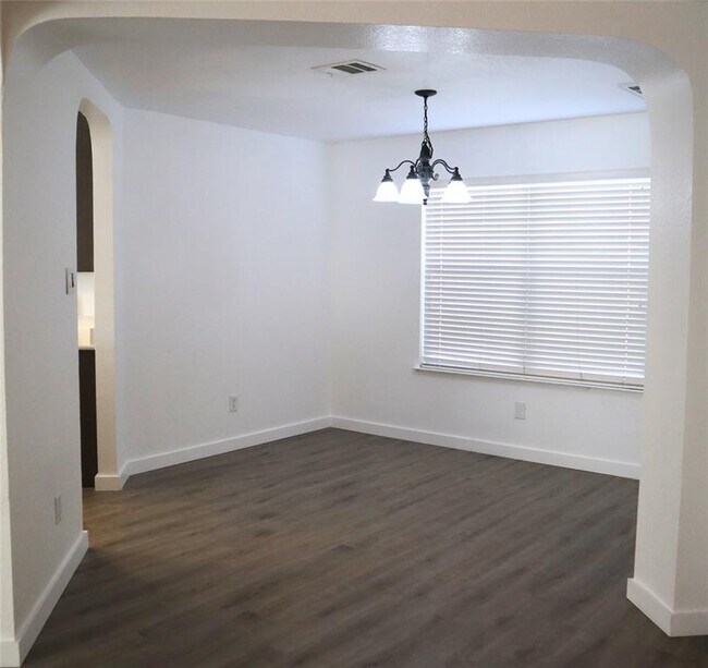 Photo - 209 Sunny Brook Dr