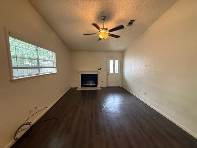 Photo - 618 Mill St