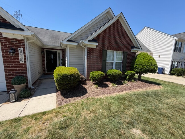 Building Photo - Room in House on Sunburst Ln