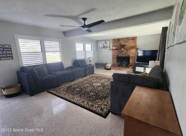 Photo - 550 Capri Rd