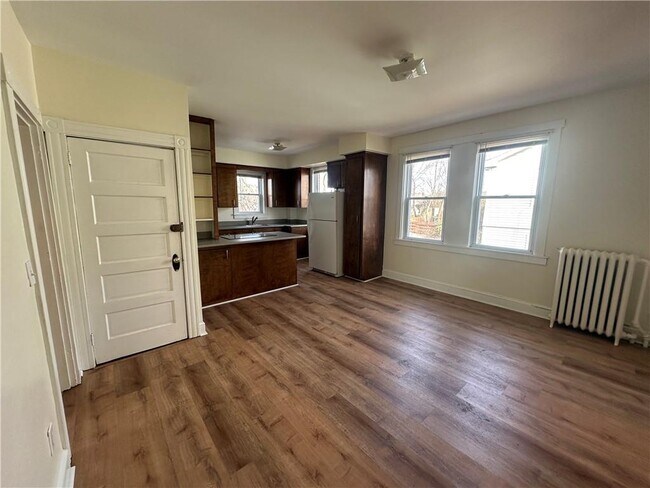 Photo - 6 Russell Ave