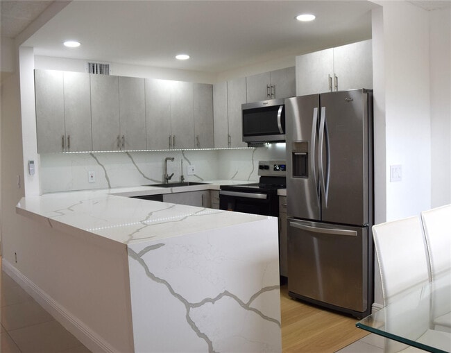 Building Photo - 13250 SW 4th Ct Unit 317G