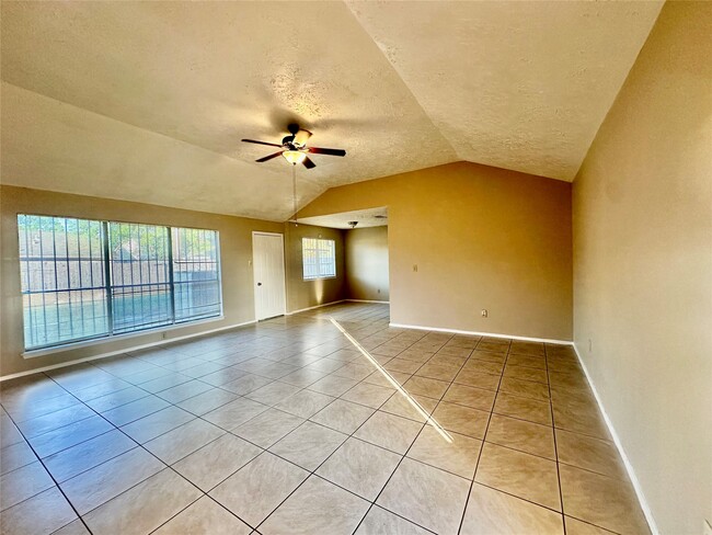 Photo - 2015 Lazy Ln