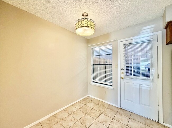 1247 Dallas Dr