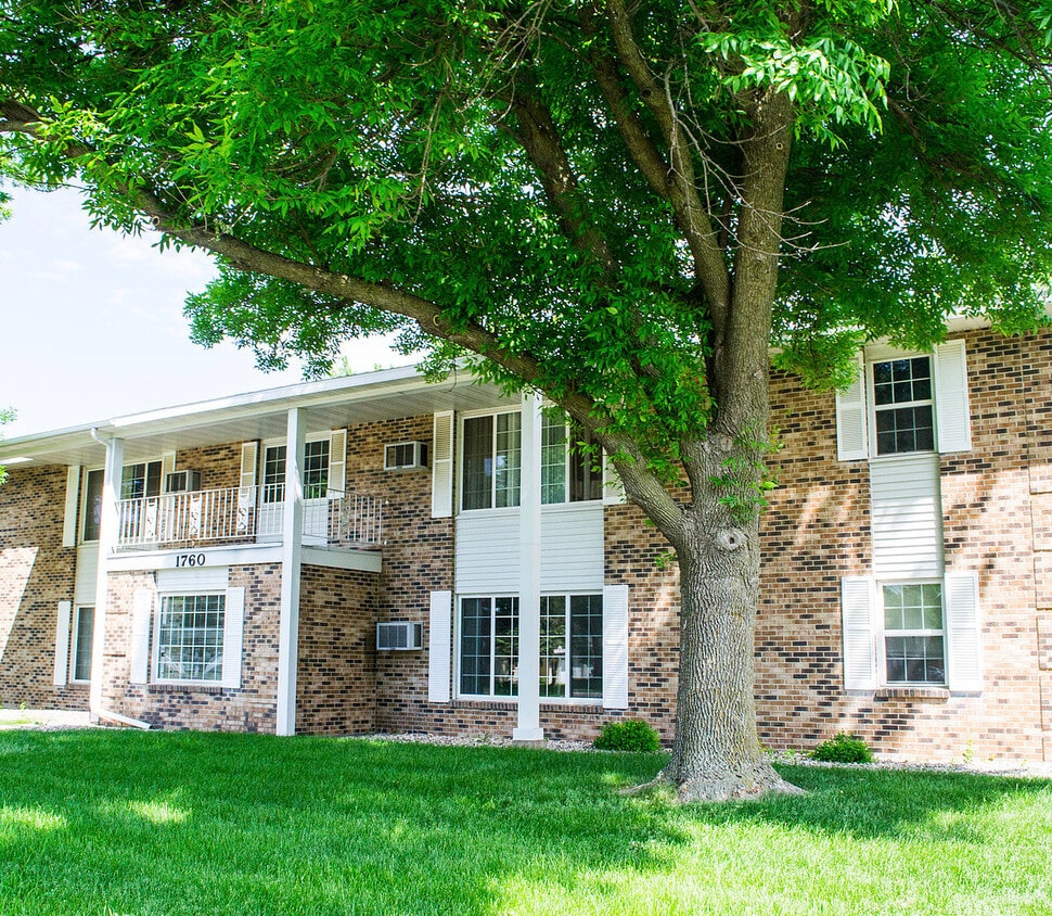 Photo - 1740 Lee Blvd (North Mankato, MN)