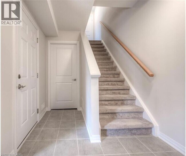 Photo - 115 S Creek Dr