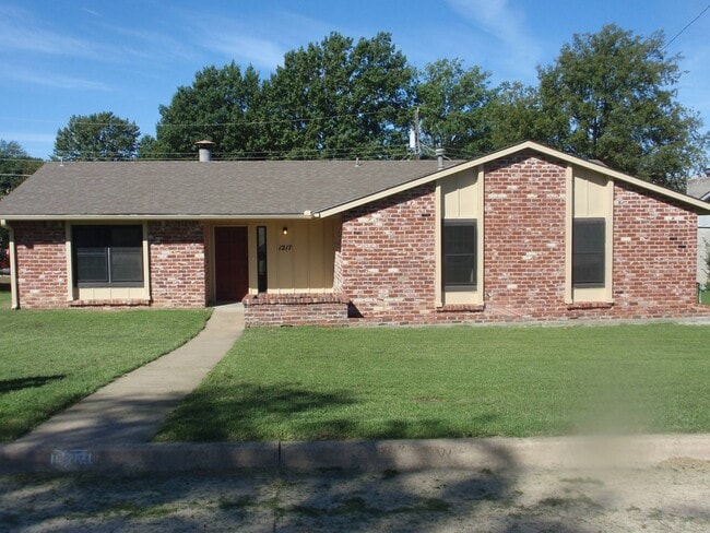 Building Photo - 1217 Guinn Ln