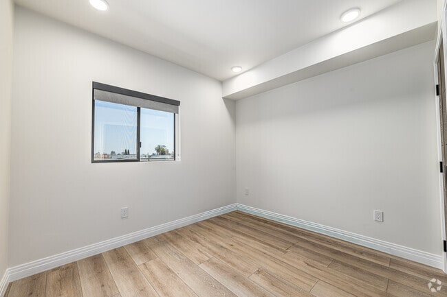 2BR, 2BA - 850SF - Second Bedroom