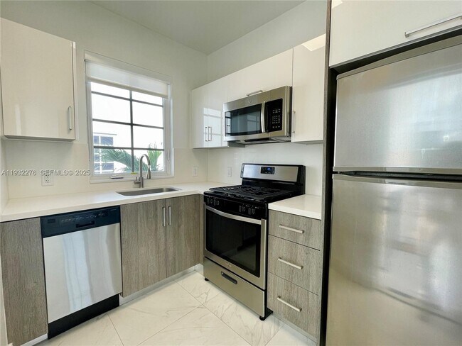 Photo - 831 16th St Unidad 18