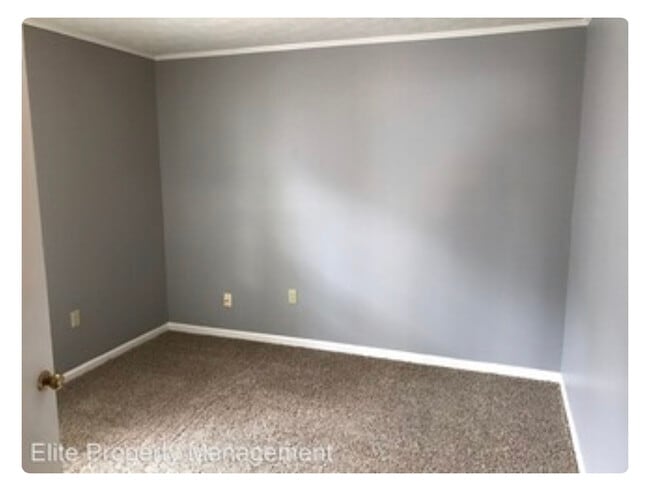 Building Photo - 1527 Kenton St