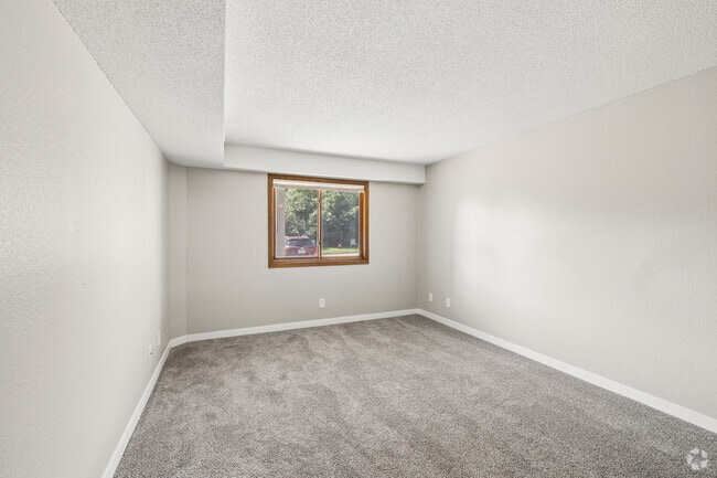1BR, 1BA - 936SF - Bedroom