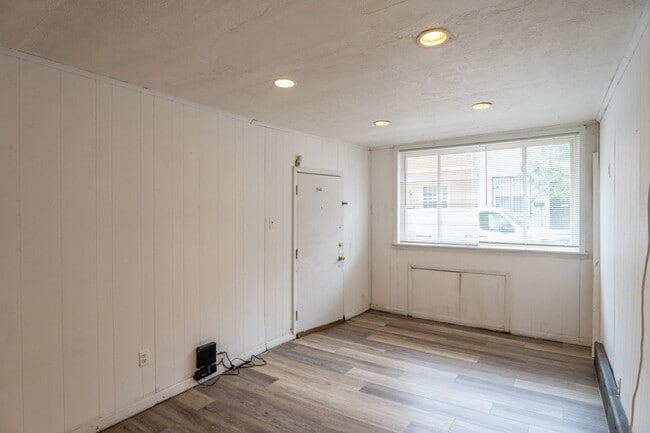 Photo - 635 Dudley St Unidad 635 Dudley 1st Fl