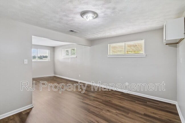 Photo - 2800 Tarbora Ave