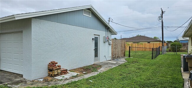 Building Photo - 1228 SE 37th St Rental