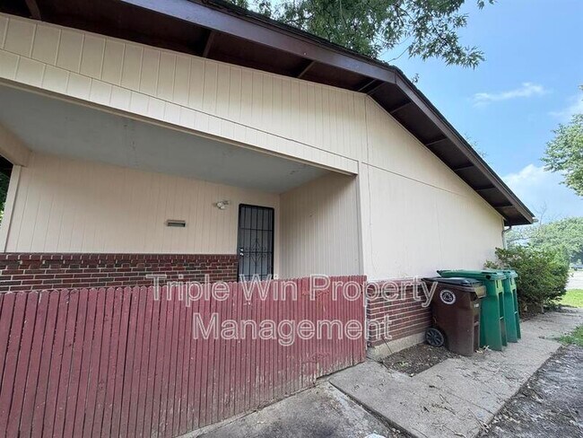 Photo - 11050 Linnell Dr
