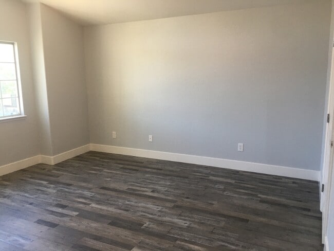 Photo - 8669 Gossamer Way