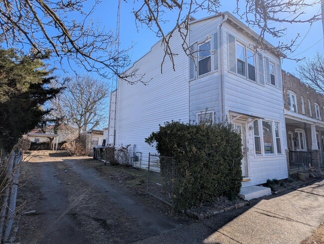 Building Photo - 1115 N Ohio Ave