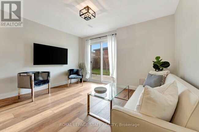 Photo - 144 Ravenbury Dr