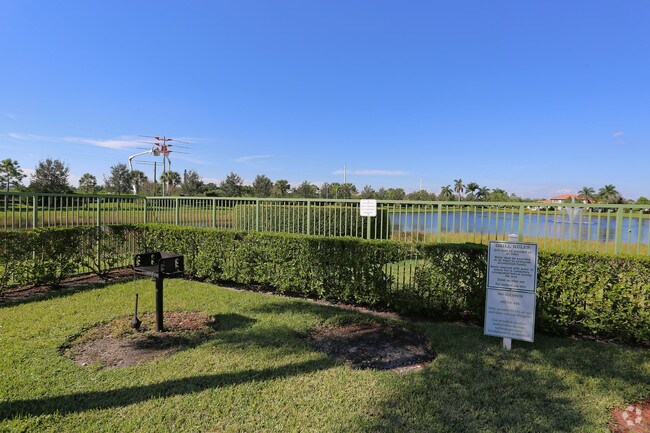 Photo - Palm Park Apartments