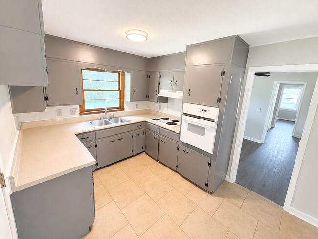 Photo - 602 Austin Dr NW