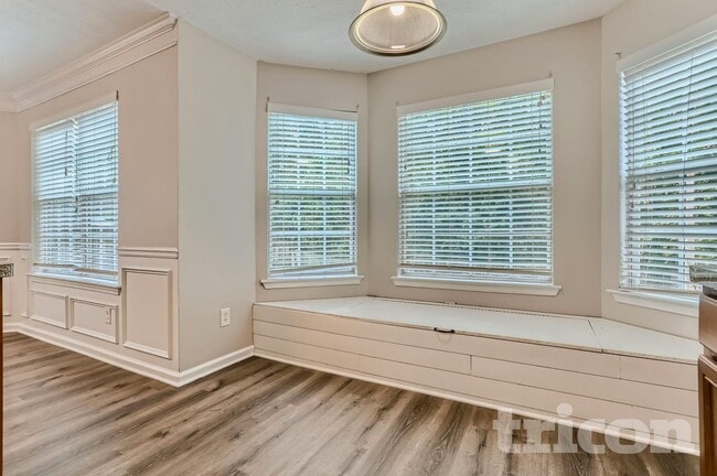 Building Photo - 10 St Charles Pl