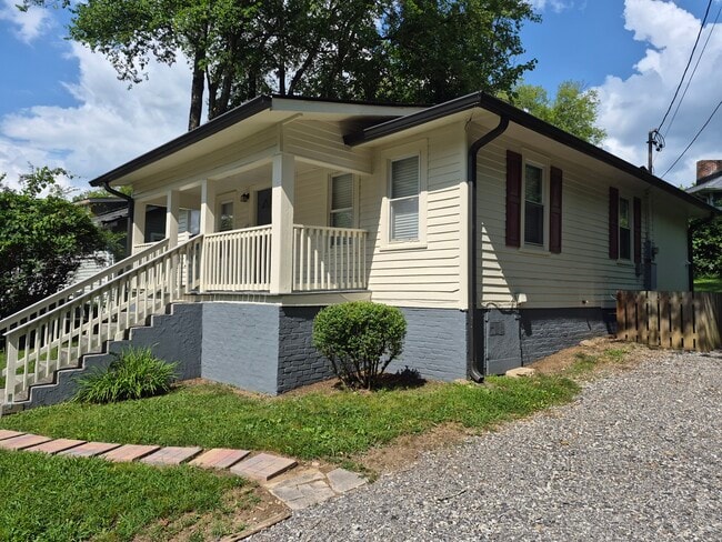 Building Photo - 2708 Scottish Pike
