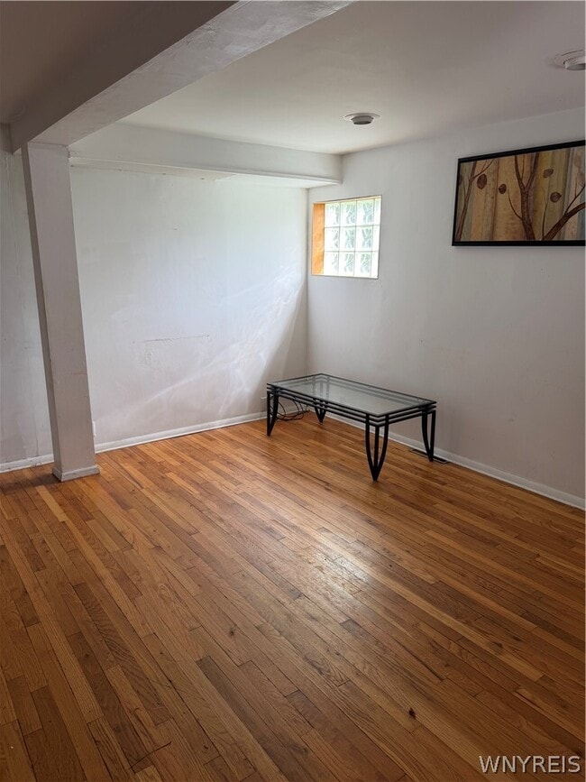 Photo - 958 Ontario Ave