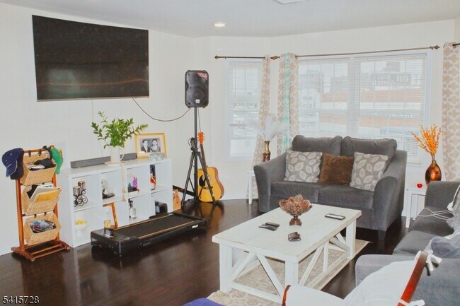 Photo - 1171 Chestnut St