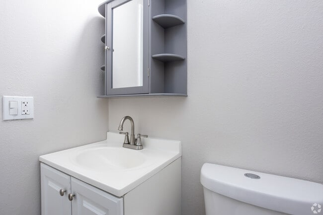 Photo - Holly Park Square Apartments Unidad 404