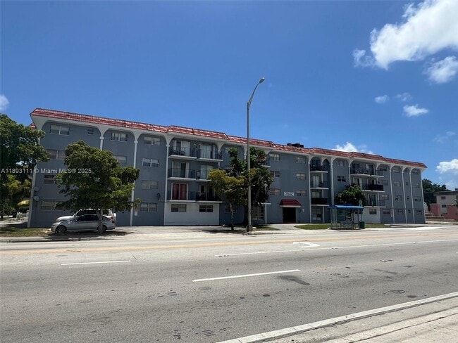 Building Photo - 13725 NE 6th Ave Unit 301