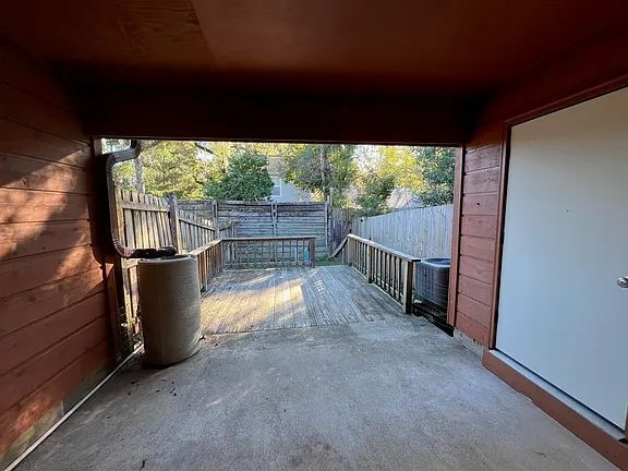 Building Photo - "Charming 2-Bed, 2-Bath Home in Tallahassee's Heart - Cozy 928 Sq Ft Haven!"
