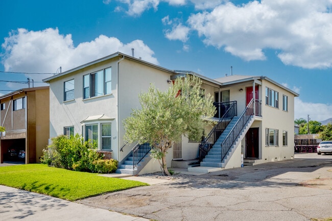 Entrance and Building - 533 E Chevy Chase Dr Unit 1