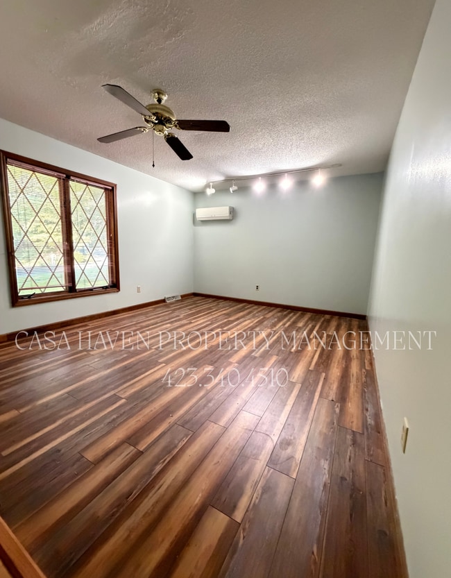 13 N Foxxborough Ln