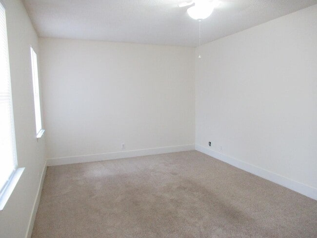 Photo - 970 Jessamine Trail