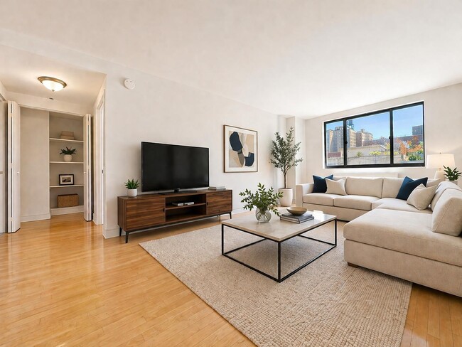 Building Photo - 323 W 96th St