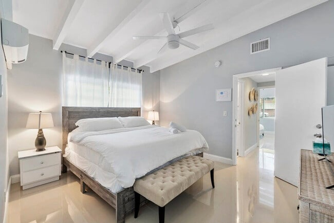 Photo - 2407 NE 33rd Ave Unit ID1023069P