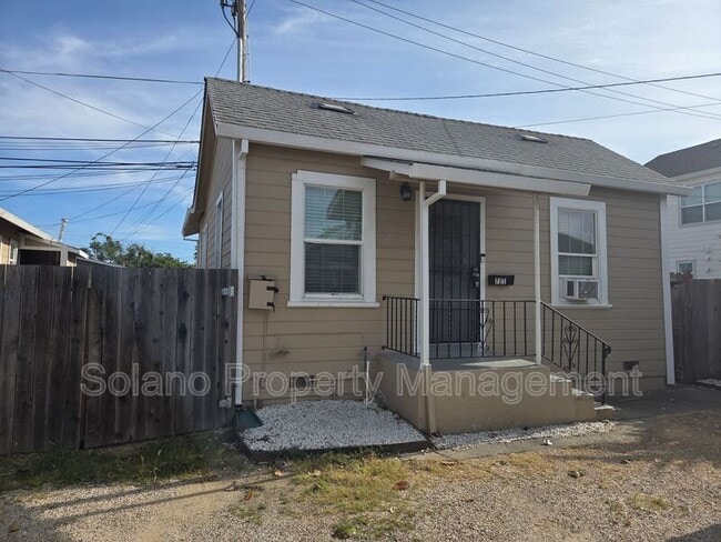 Building Photo - 721 Broadway St