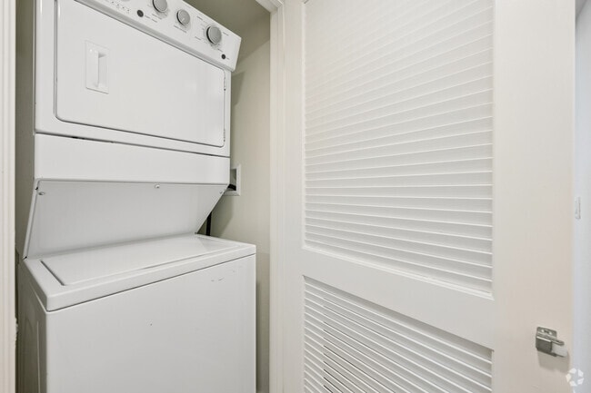 3BR, 2BA - 1464SF - Laundry