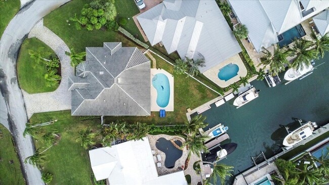 Photo - 72 Waterway Rd