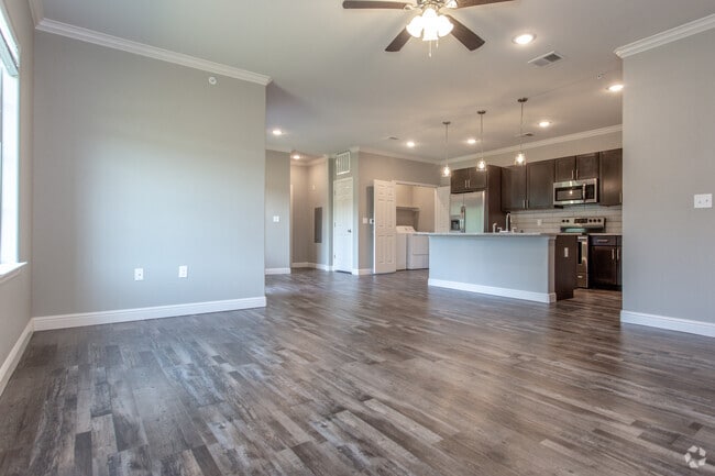 1 Br, 1 Ba - 939 SF