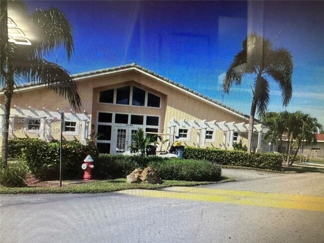 Building Photo - 21343 NE 8th Ct